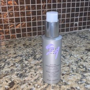 Monat frizz fix smoothing hair primer